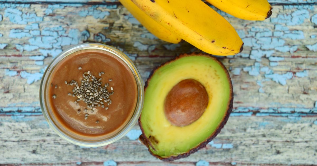 smoothie de aguacate con plátano y cacao